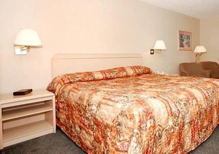 Standard King Room - Non-Smoking  interior